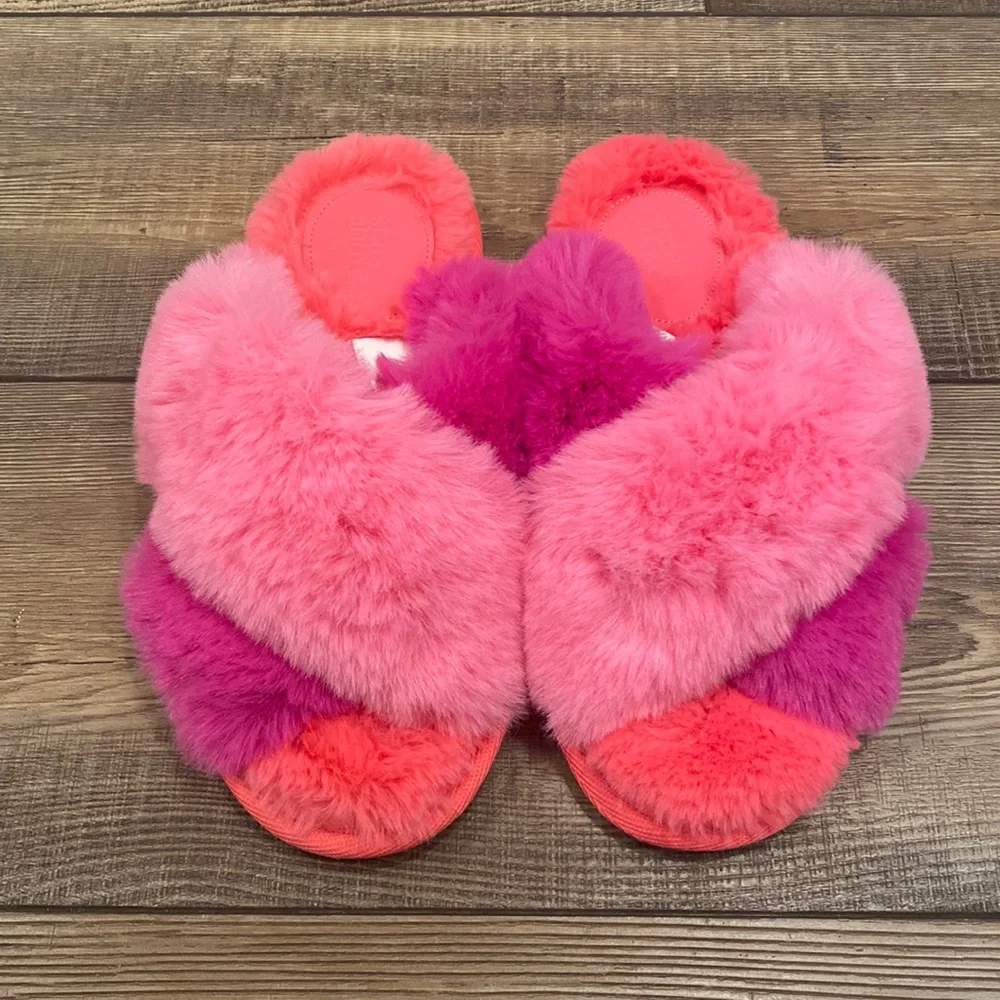 🌟NWOT🌟 Hot Pink Fuzzy Crossed Open Toe Slippers- STARS ABOVE - Picture 1 of 5